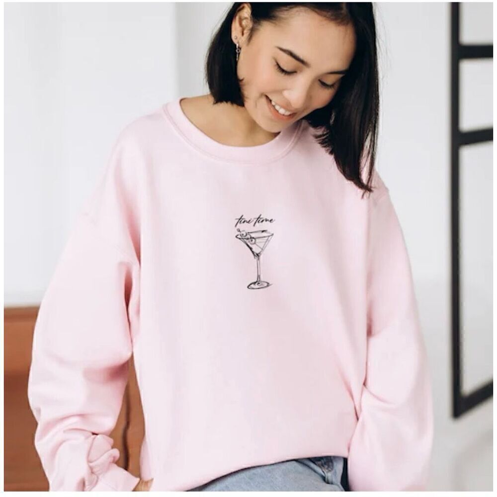 GILDANâWomenâsâPinkâCrewneckâSweatshirt
